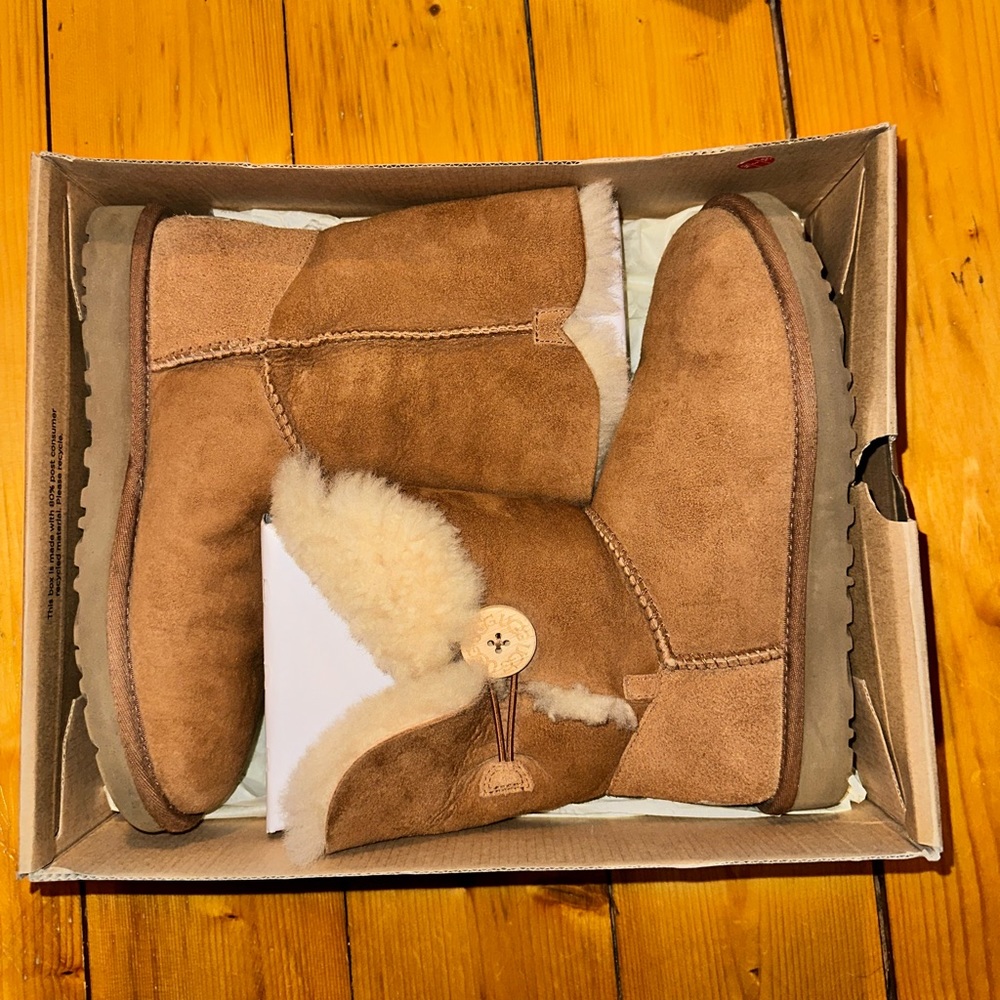 Bailey Button Uggs